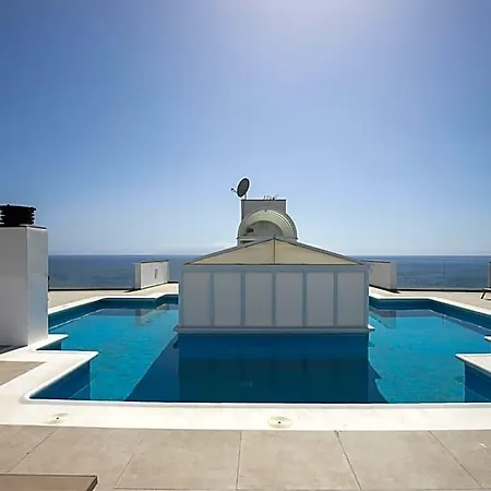 호텔 Eden Oceanfront Hideaway 4*